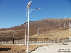 太阳能路灯和常规路灯的安装对比