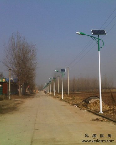 太阳能路灯和常规路灯的寿命对比
